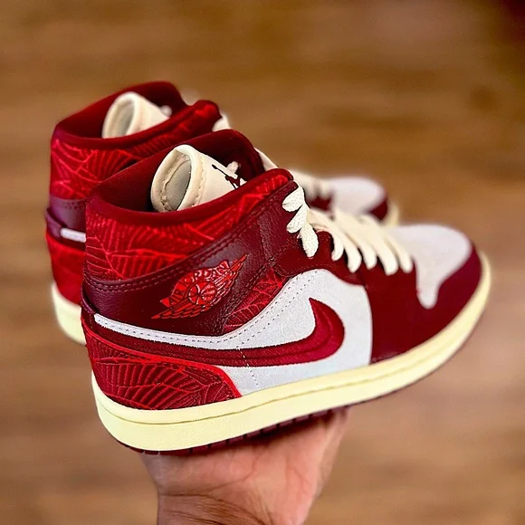 Air Jordan 1 Special Edition “Tiki Leaf” - Picture 5 of 10